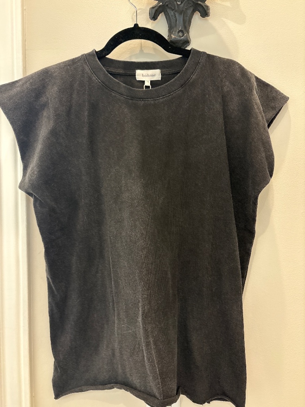 Sleeveless shirt